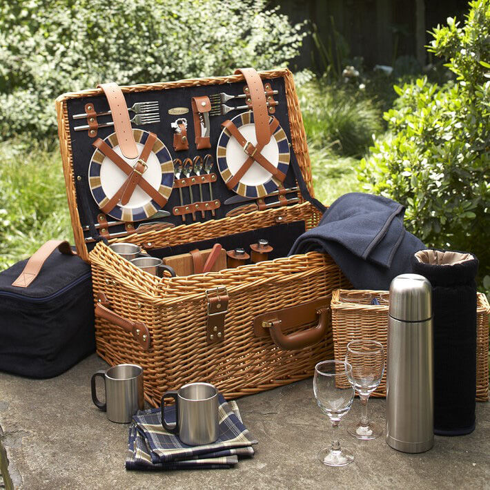 Gracious outdoor dining